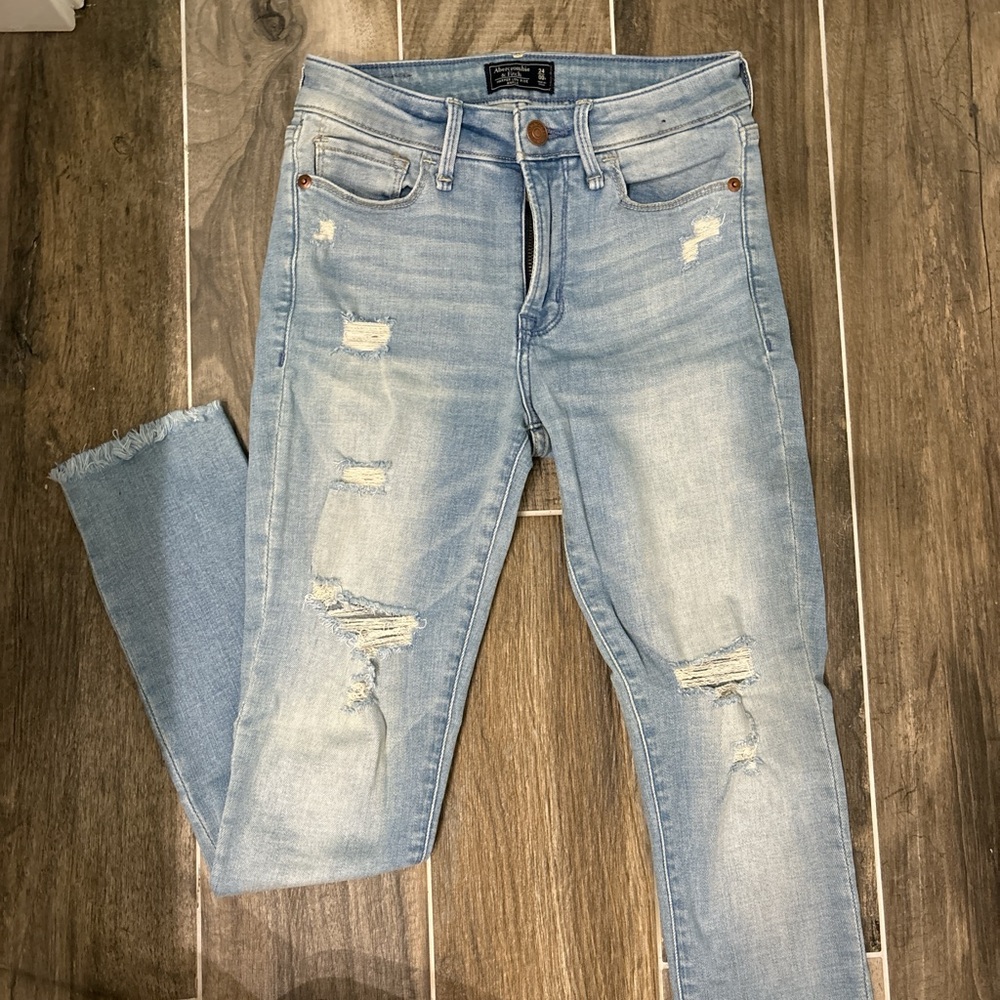 Abercrombie & Fitch cropped skinny jeans with ripped knees